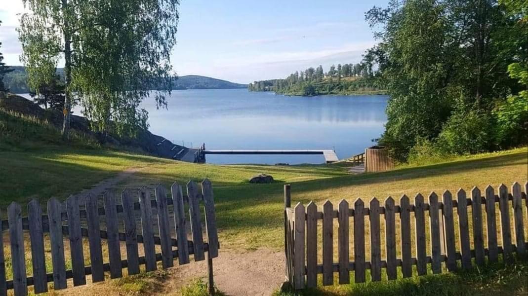 Mysig Timmerstuga Med Braskamin Naera Hovfjaellet Турсбю Экстерьер фото